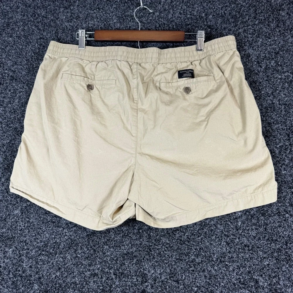 Banana Republic Summerweight Chino Shorts Mens 38 Khaki Tan Elastic‎ Waist